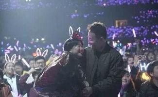 求婚现场吃瓜现场,求婚与吃瓜的欢乐瞬间